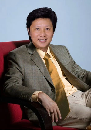 Nhà thiết kế thời trang Sĩ Hoàng: “Sống không phải để lại một cái tên mà là để lại một giá trị”