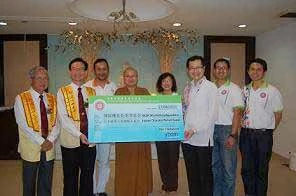 Malaysia: Chuyển giao ngân quỹ cứu trợ nạn nhân động đất, sóng thần ở Nhật Bản