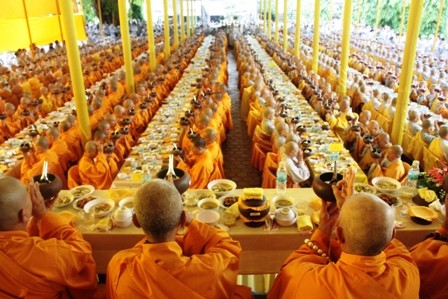 PG Thừa Thiên Huế: Thuần một sắc vàng trang nghiêm trong lễ Tứ tứ và Vu lan Thắng hội PL.2555 - DL.2011