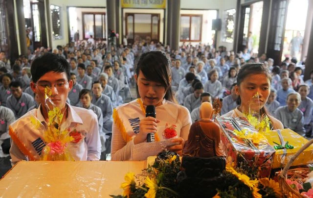 Vu lan và chùm ảnh đẹp từ TP.HCM, Đà Nẵng