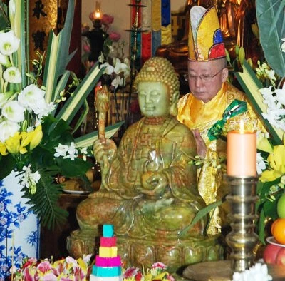 Tượng Phật đá ngọc lớn nhất ở Pháp hiện nay