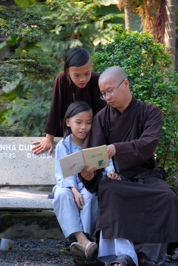 Dạy điệu. Ảnh: Bảo Toàn