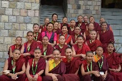 Chư Ni tham dự chương trình