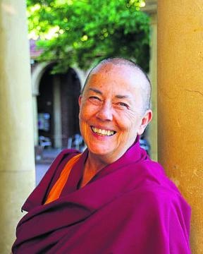 Ni sư Robina Courtin