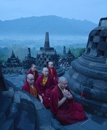 Các vị Lạt-ma trong nhóm nghiên cứu tại Borobudur