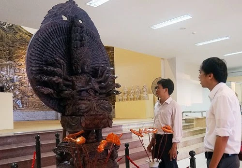 Nhiều cổ vật Phật giáo được các chùa lưu giữ - Ảnh: Thanh Niên