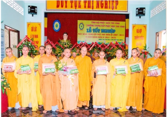Tăng Ni sinh Trường TCPH Trà Vinh khóa IV