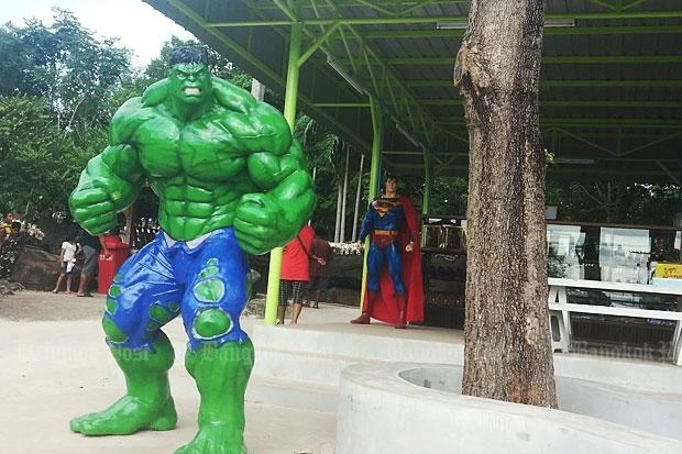 Bày trí tượng "siêu anh hùng" trong chùa