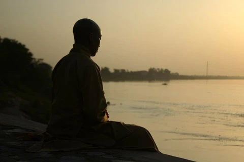 Cần tỉnh táo để không bị những người khác dụ dẫn...