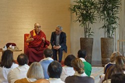 Đức Dalai Lama: Bạo lực luôn gây ra đau khổ