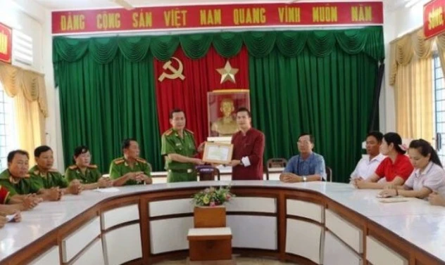 ĐĐ.Thích Phước Ngọc nhận bằng khen