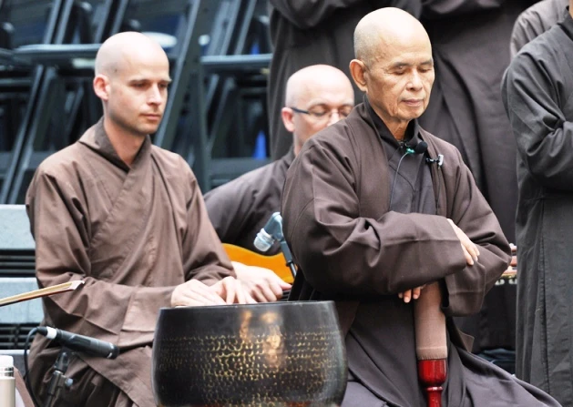 Tùy duyên tiếp độ