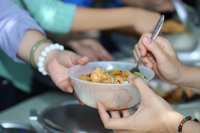 Thọ giới Bát quan trai thì nguyện giữ giới không ăn phi thời - Ảnh minh họa