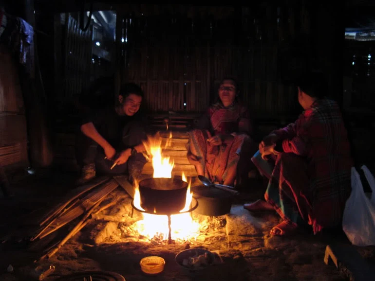 Bếp quê trong đêm