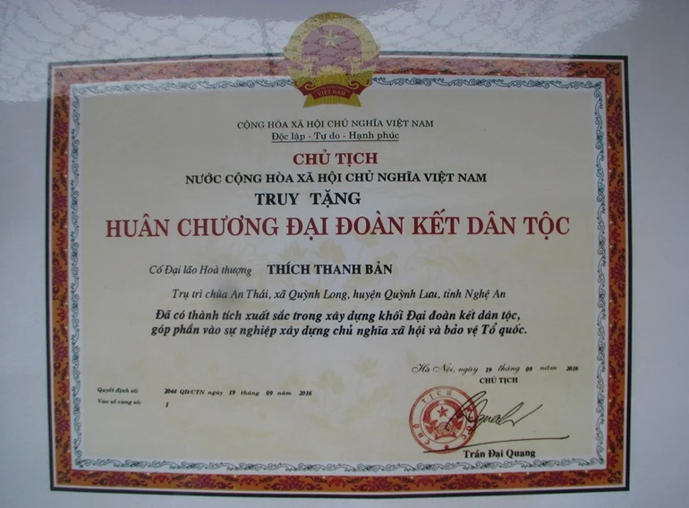 Huân chương Đại đoàn kết dân tộc của Chủ tịch nước truy tặng - Ảnh: Hữu Tình