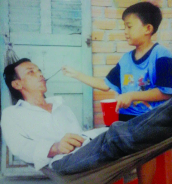 Anh Hồng và con trai