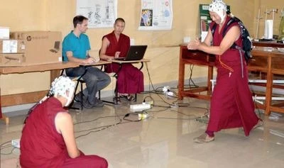 Các vị sư tham dự một nghiên cứu về não bộ tại Đại học Kent State