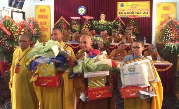 Tăng Ni sinh khóa V Trường TCPH Trà Vinh