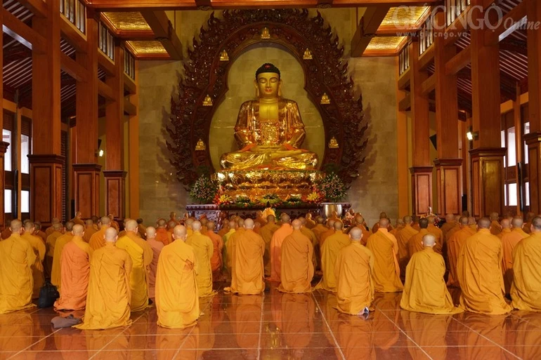 Chư hành giả trường hạ Việt Nam Quốc Tự trong một thời khóa mùa An cư - Ảnh: B.Toàn