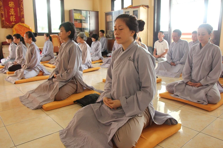  Tu từ việc xếp dép