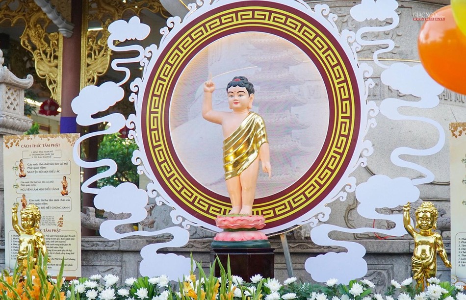 Ảnh] Chiêm Ngưỡng Những Tôn Tượng Phật Đản Sanh Tại Các Lễ Đài Phật Đản Ở  Tp.Hcm | Giác Ngộ Online