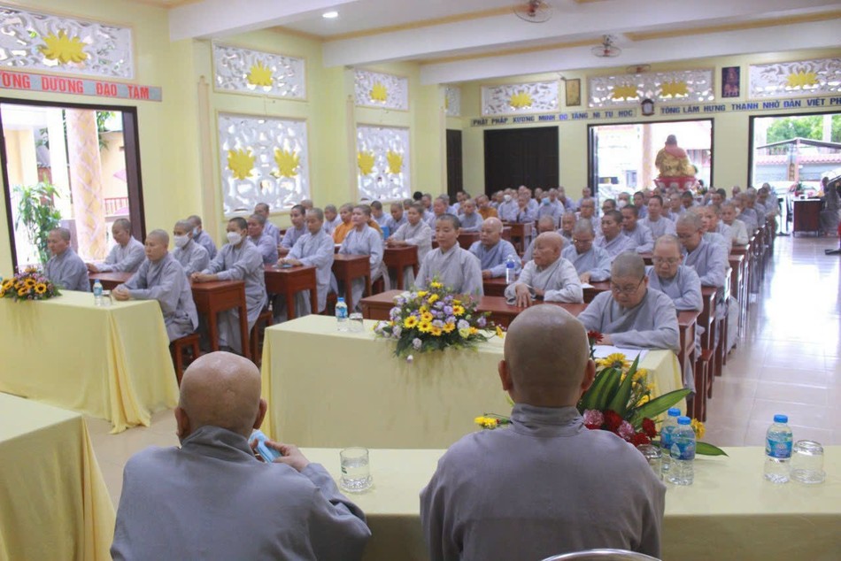 Phó Chủ tịch Ủy ban MTTQVN TP.HCM thăm trường hạ chùa Phước Thiện (H.Bình Chánh) ảnh 2