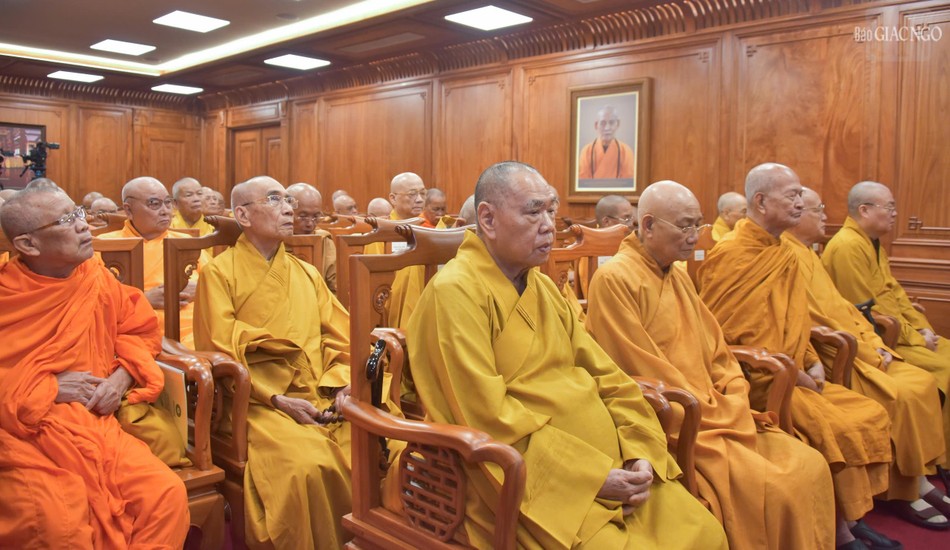 Chư tôn Trưởng lão lắng nghe báo cáo các vấn đề được Hội nghị Ban thường trực Hội đồng Chứng minh thảo luận, nhận định và thống nhất trong phiên họp ngày 9-12-2024 Chư tôn Trưởng lão lắng nghe báo cáo các vấn đề được Hội nghị Ban thường trực Hội đồng Chứng minh thảo luận, nhận định và thống nhất trong phiên họp ngày 9-12-2024