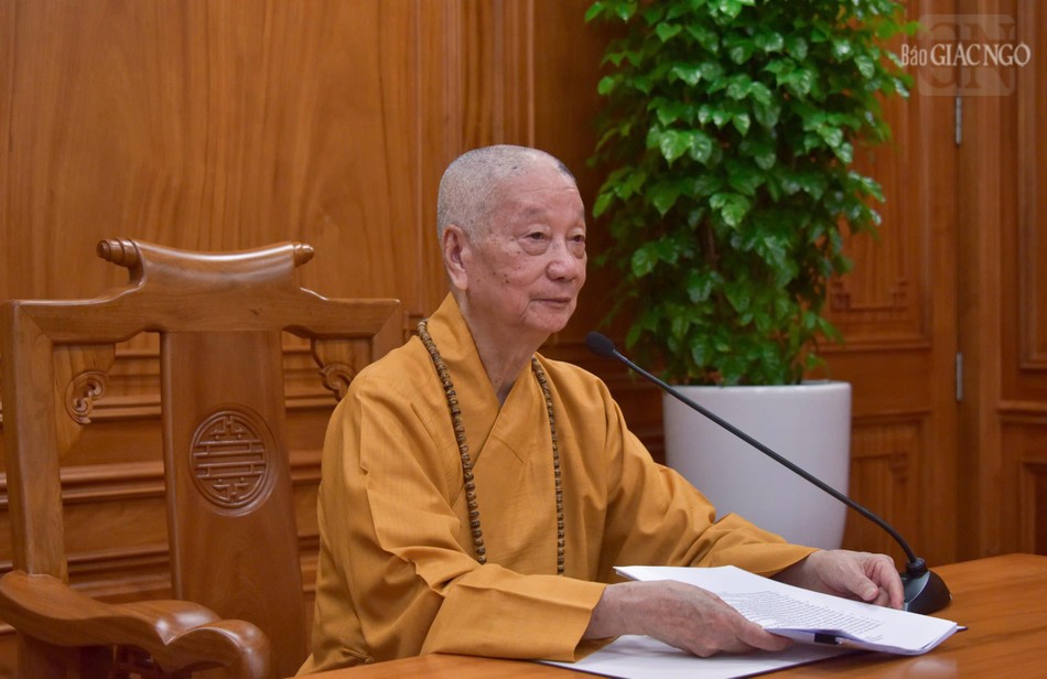 Đức Pháp chủ GHPGVN - Đại lão Hòa thượng Thích Trí Quảng chủ trì và điều hành phiên họp bất thường của Ban Thường trực Hội đồng Chứng minh GHPGVN