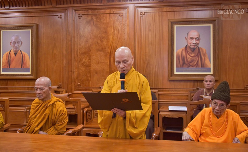Trưởng lão Hòa thượng Thích Giác Quang, Phó Pháp chủ GHPGVN công bố Nghị quyết phiên họp Ban Thường trực Hội đồng Chứng minh lần thứ V