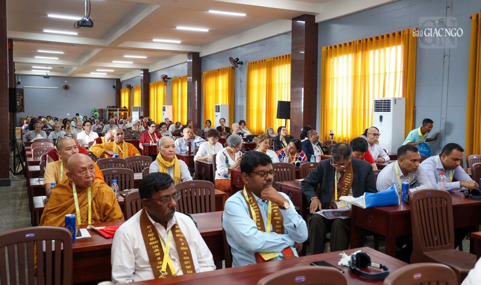 Không khí làm việc khoa học và khẩn trương của Hội thảo