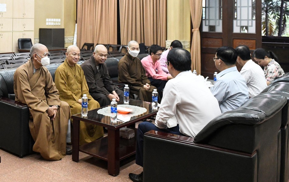 Chư tôn đức Hội đồng Điều hành Học viện tiếp đón đoàn Ủy ban MTTQVN TP.HCM viếng thăm - Ảnh: Thanh Phong Chư tôn đức Hội đồng Điều hành Học viện tiếp đón đoàn Ủy ban MTTQVN TP.HCM viếng thăm - Ảnh: Thanh Phong