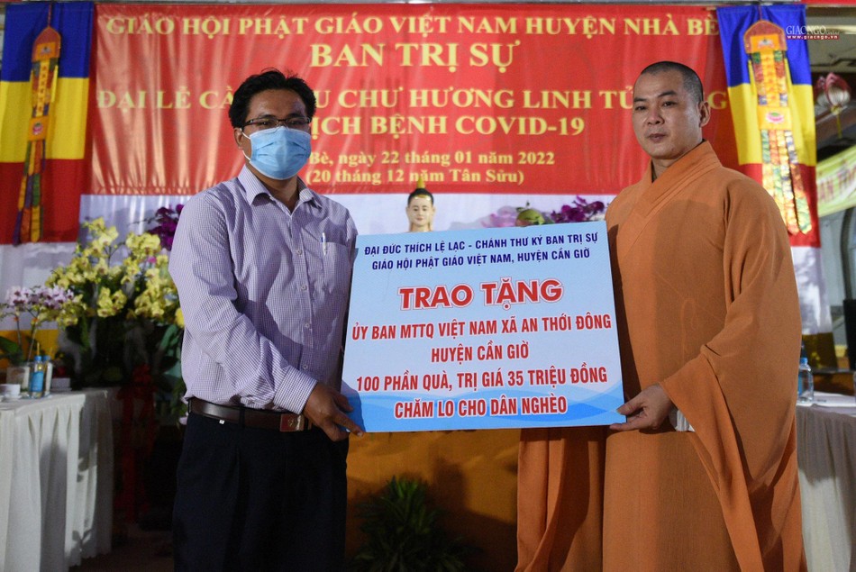 Đại đức Thích Lệ Lạc, Chánh Thư ký Ban Trị sự GHPGVN huyện Cần Giờ tặng quà chăm lo cho dân nghèo Xuân Nhâm Dần Đại đức Thích Lệ Lạc, Chánh Thư ký Ban Trị sự GHPGVN huyện Cần Giờ tặng quà chăm lo cho dân nghèo Xuân Nhâm Dần