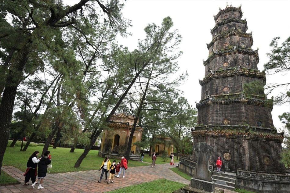 Quốc tự Thiên Mụ là điểm đến mà nhiều người lựa chọn dịp đầu năm Quốc tự Thiên Mụ là điểm đến mà nhiều người lựa chọn dịp đầu năm