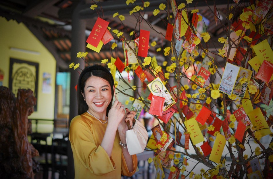 Hái lộc Phật đầu xuân Hái lộc Phật đầu xuân