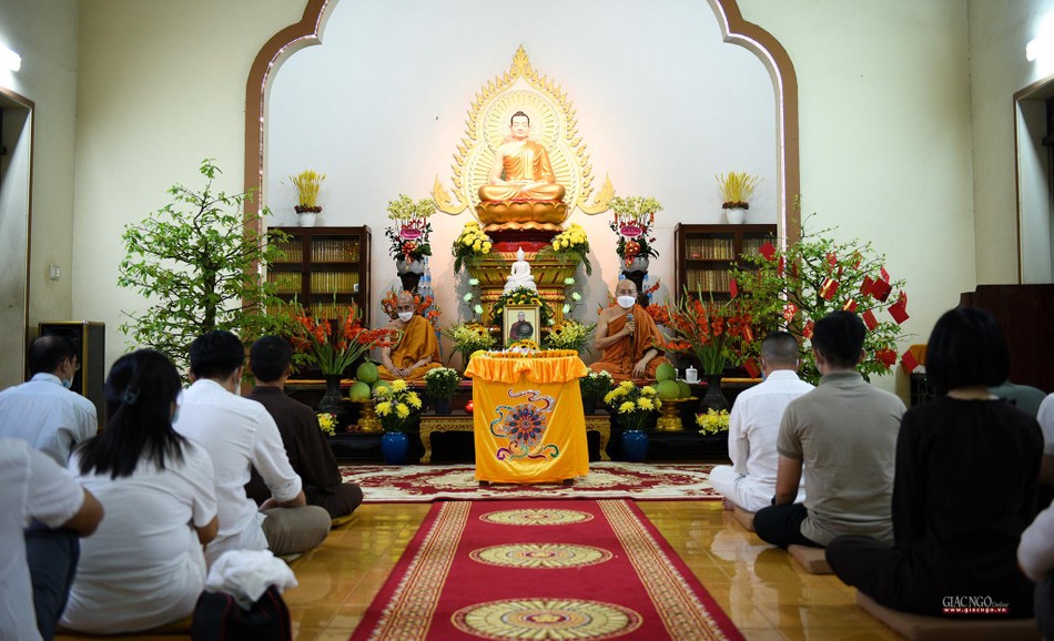 Trong đêm Đầu đà có nhiều chương trình để người Phật tử tham gia học và thực hành thêm về giáo lý của Đức Phật