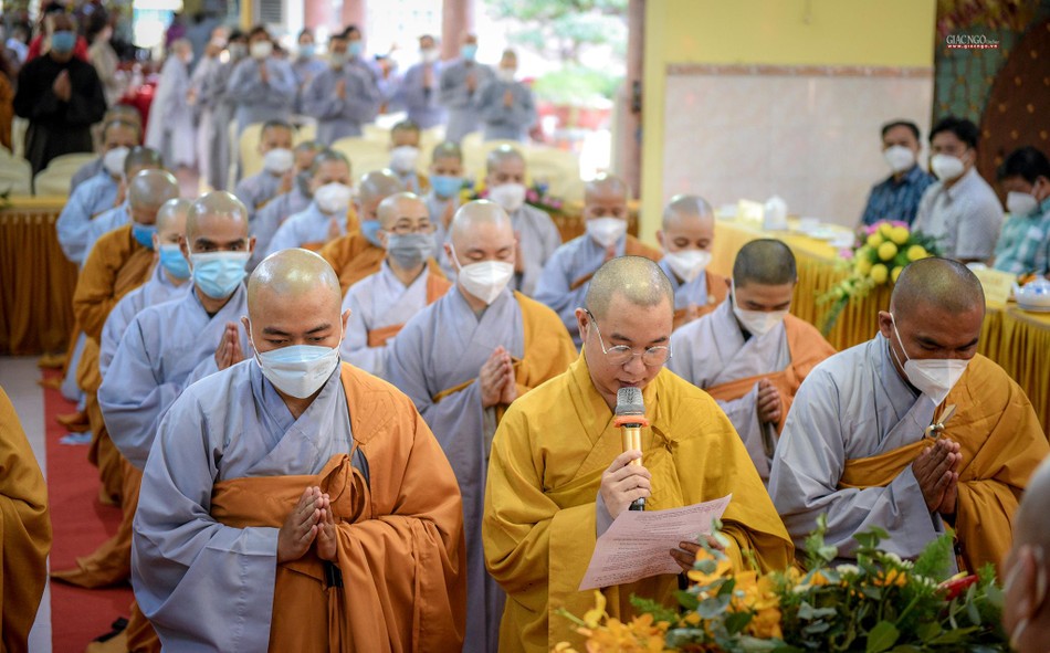 Tăng, Ni sinh khóa 12 gửi lời tri ân đến Ban Giám hiệu Lớp Sơ cấp Phật học quận 8 Tăng, Ni sinh khóa 12 gửi lời tri ân đến Ban Giám hiệu Lớp Sơ cấp Phật học quận 8