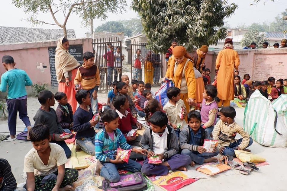 Phật giáo không chỉ cải thiện đời sống vật chất mà còn góp phần nuôi dưỡng tâm hồn của trẻ Phật giáo không chỉ cải thiện đời sống vật chất mà còn góp phần nuôi dưỡng tâm hồn của trẻ