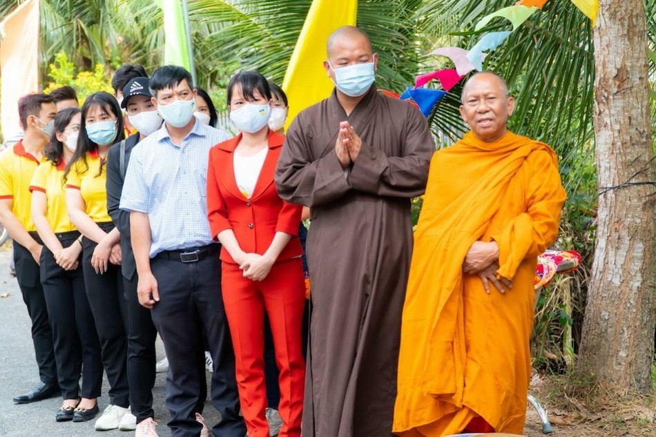 Hòa thượng Thạch Sok Xane chứng minh khởi công xây dựng cầu giao thông nông thôn mới ở xã Nhị Long, huyện Càng Long, tỉnh Trà Vinh