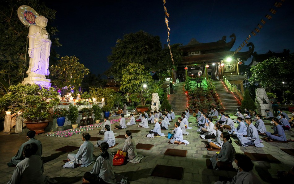 Hơn 100 Phật tử tham dự buổi lễ Hơn 100 Phật tử tham dự buổi lễ