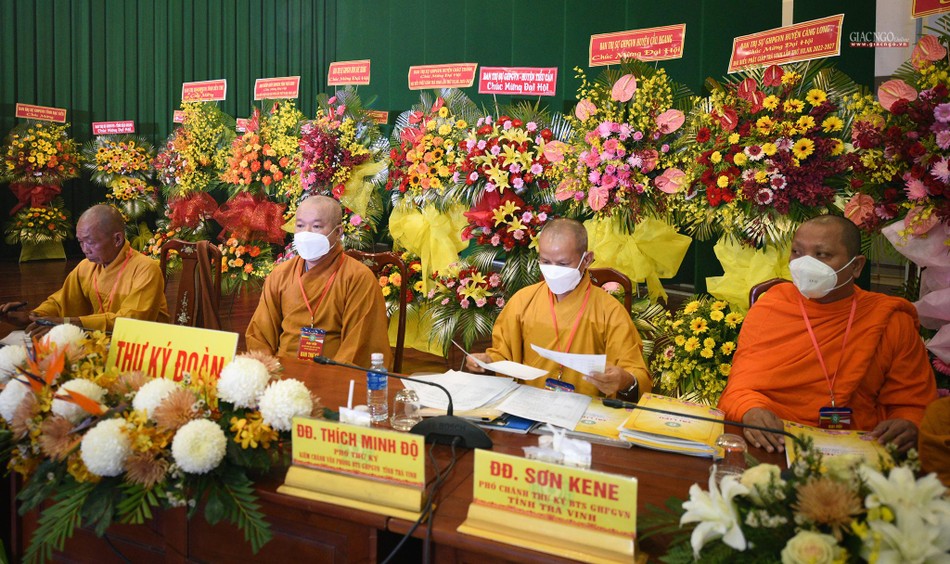 Thư ký đoàn chuẩn bị báo cáo tổng kết