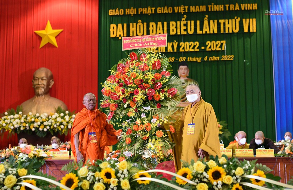 Lẵng hoa chúc mừng của Ban Thường trực Hội đồng Trị sự GHPGVN Lẵng hoa chúc mừng của Ban Thường trực Hội đồng Trị sự GHPGVN