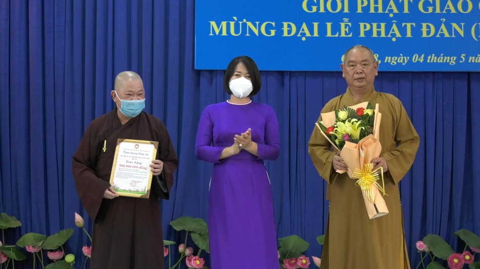 Đại diện chính quyền quận 8 tri ân sự đồng hành của Phật giáo quận trong các hoạt động an sinh xã hội Đại diện chính quyền quận 8 tri ân sự đồng hành của Phật giáo quận trong các hoạt động an sinh xã hội