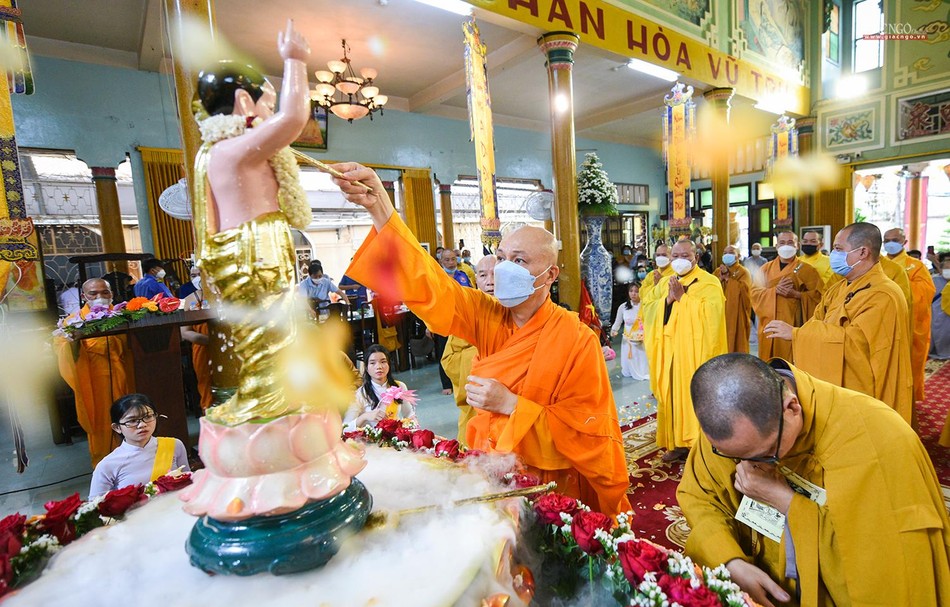 Tắm Phật Tắm Phật