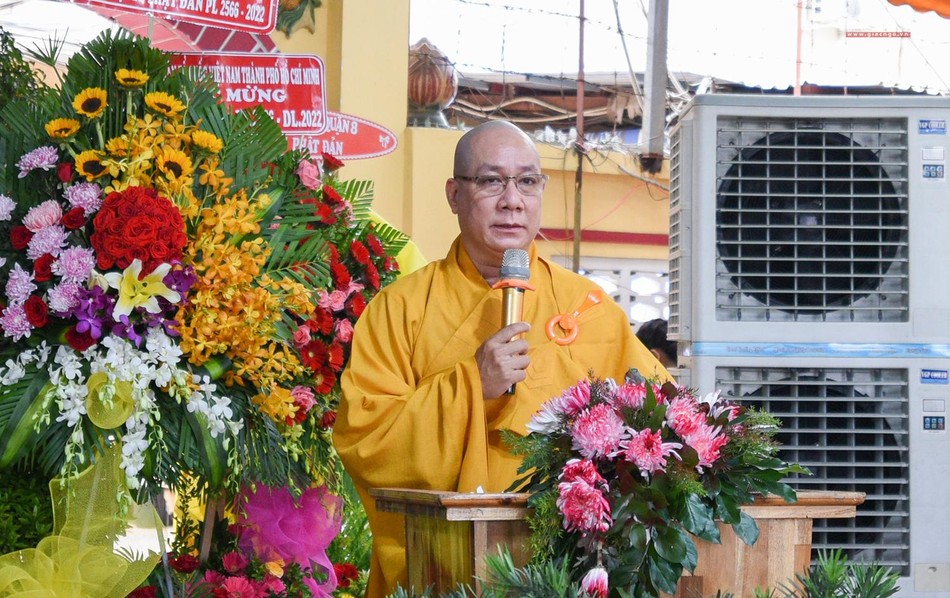 Thượng tọa Thích Trí Trường, Phó ban Trị sự Phật giáo quận 8 thay lời Ban Tổ chức đọc lời cảm tạ