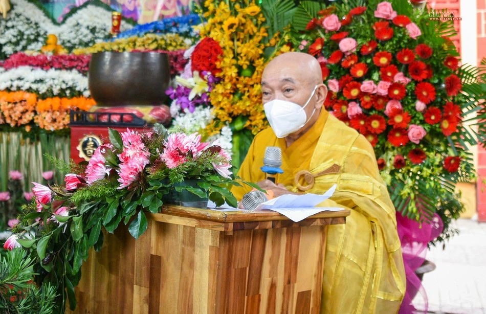 Hòa thượng Thích Thiện Lương đọc Diễn văn Phật đản của Hòa thượng Chủ tịch Hội đồng Trị sự
