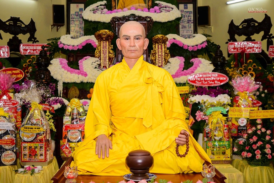 Tôn tượng bằng sáp của Bồ-tát Thích Quảng Đức tại Tổ đình Quán Thế Âm Tôn tượng bằng sáp của Bồ-tát Thích Quảng Đức tại Tổ đình Quán Thế Âm