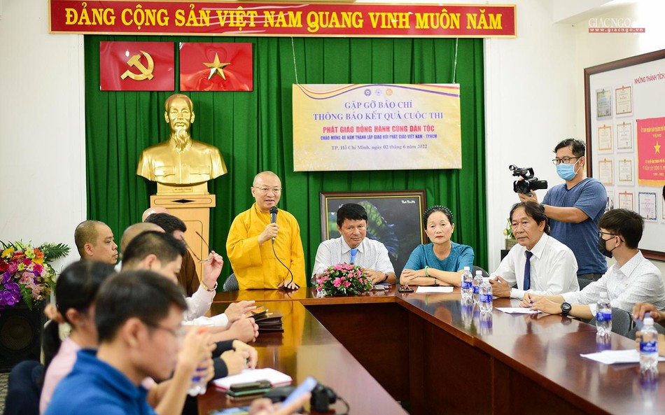 Thượng tọa Thích Nhật Từ phát biểu cảm ơn Thượng tọa Thích Nhật Từ phát biểu cảm ơn