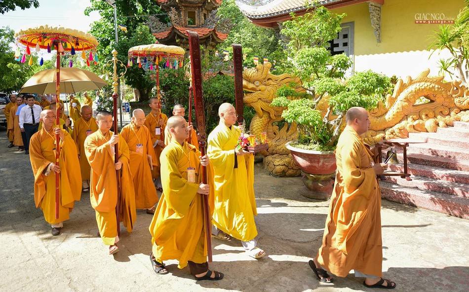 Cung nghinh chư tôn đức