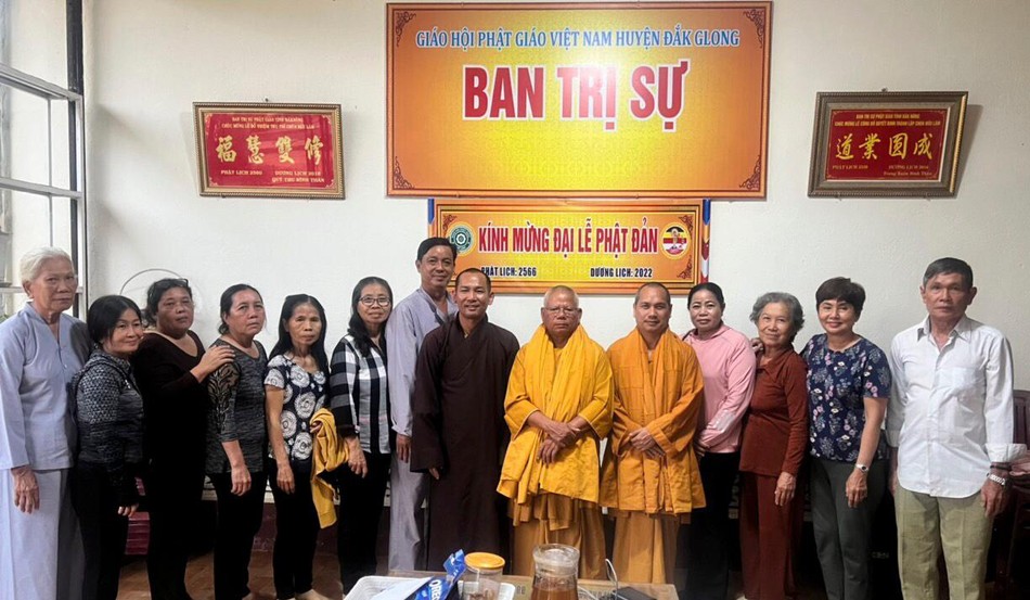 Trao tặng giếng nước sạch đến bà con huyện Đắk G'long Trao tặng giếng nước sạch đến bà con huyện Đắk G'long