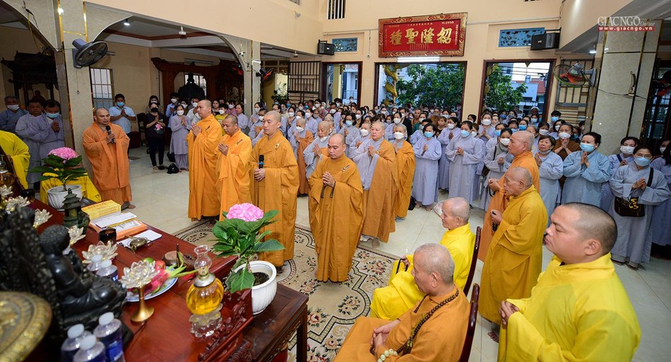 Cúng dường tại trường hạ chùa Tân Long (quận 7)